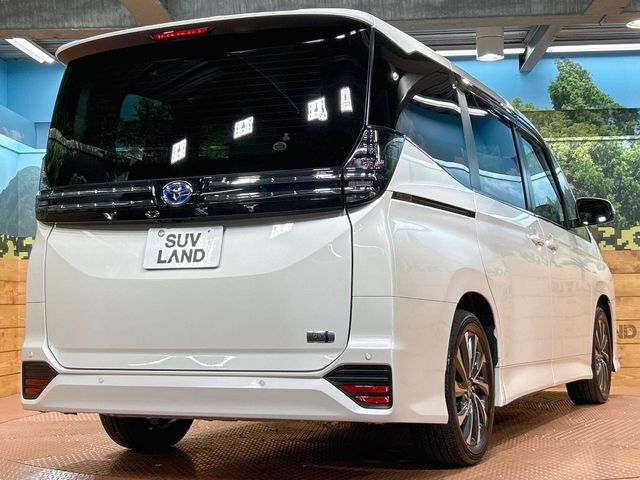 VOXY HYBRID