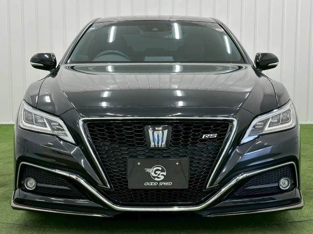 CROWN sedan hybrid