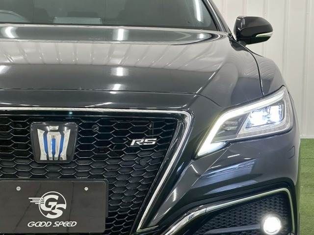 CROWN sedan hybrid