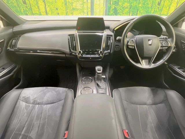 CROWN sedan hybrid