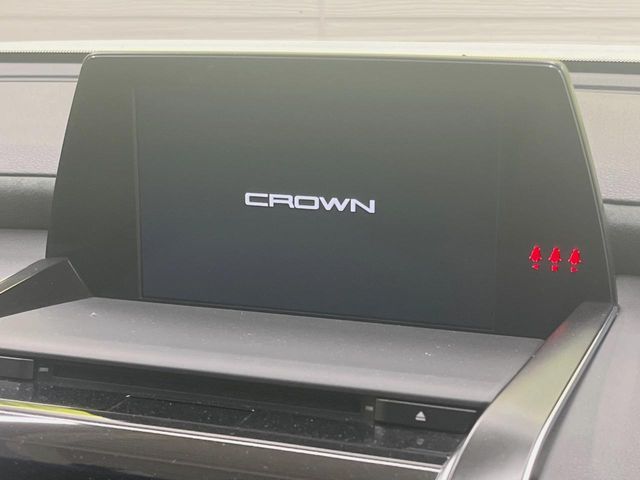 CROWN sedan hybrid