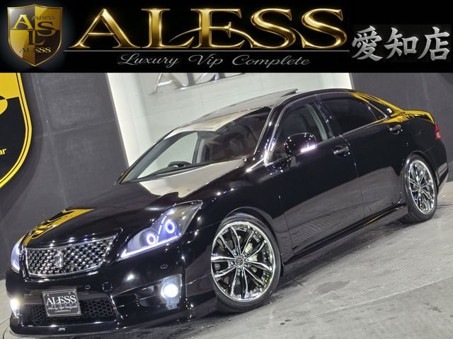 CROWN sedan