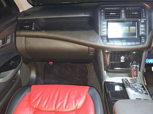 CROWN sedan