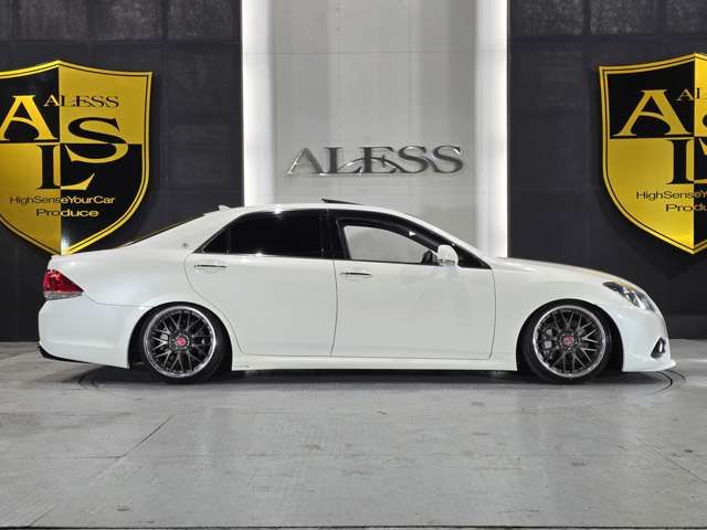CROWN sedan