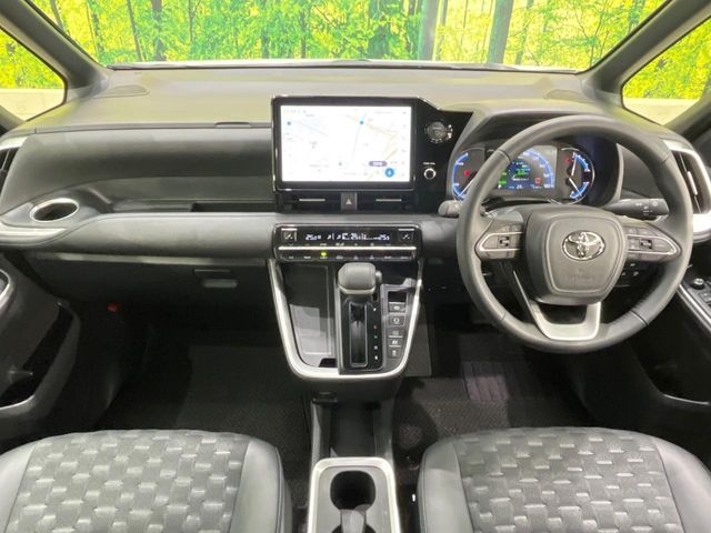 VOXY HYBRID