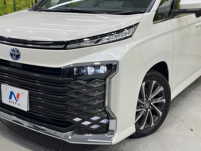 VOXY HYBRID