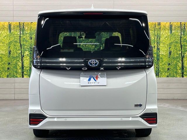 VOXY HYBRID
