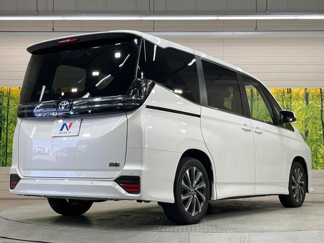 VOXY HYBRID