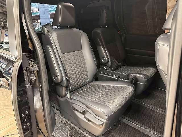 VOXY HYBRID 4WD
