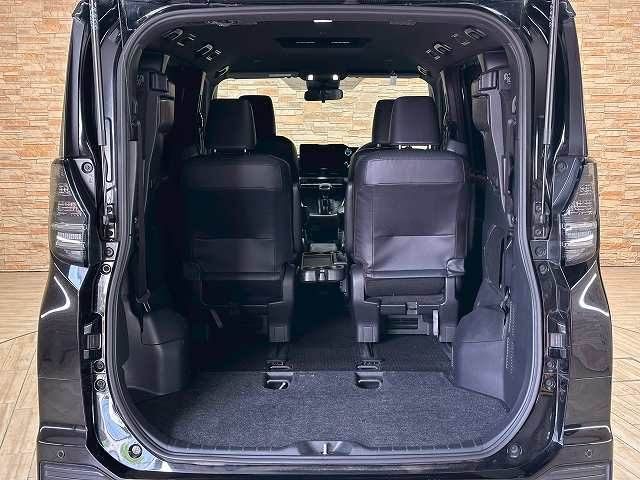 VOXY HYBRID 4WD