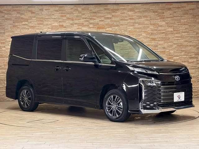 VOXY HYBRID 4WD