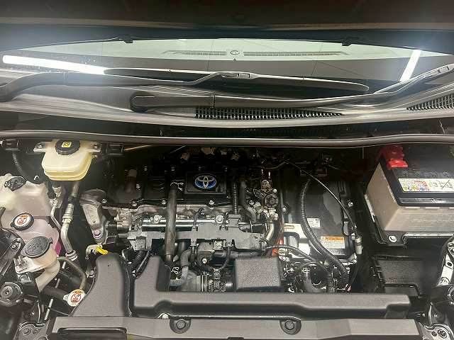 VOXY HYBRID 4WD