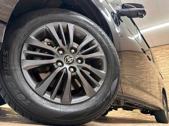 VOXY HYBRID 4WD