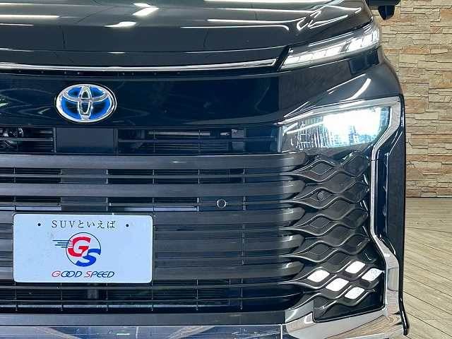 VOXY HYBRID 4WD