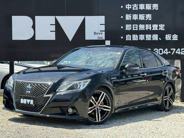 CROWN sedan hybrid