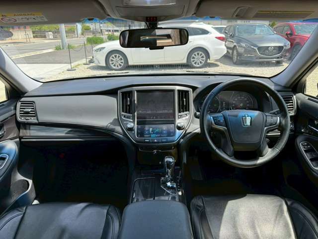 CROWN sedan hybrid