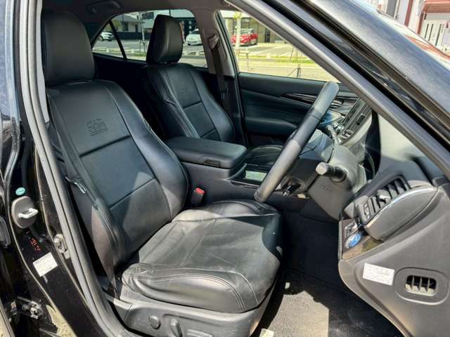 CROWN sedan hybrid