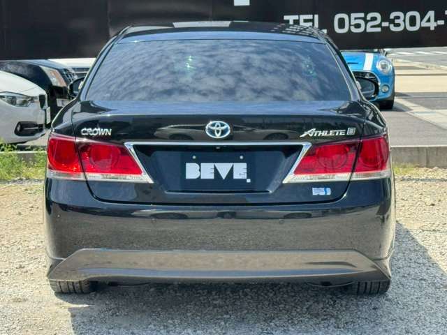 CROWN sedan hybrid