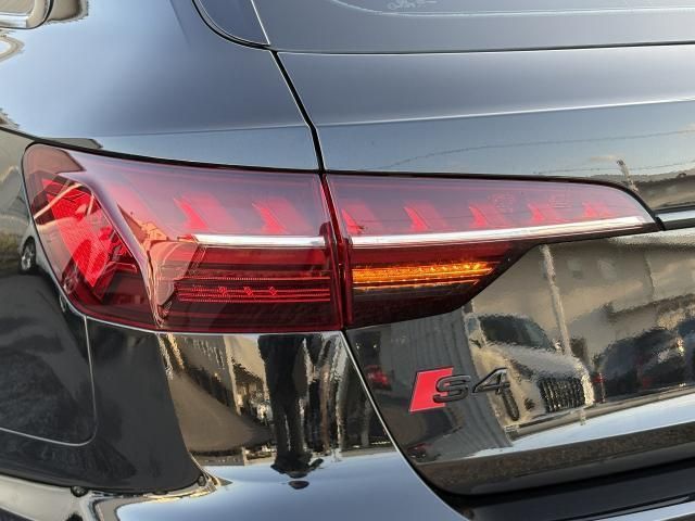 AUDI S4 AVANT