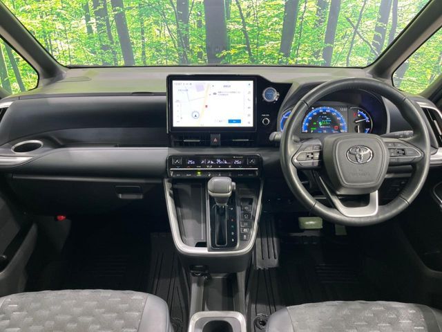 VOXY HYBRID