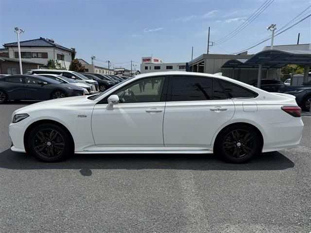CROWN sedan hybrid