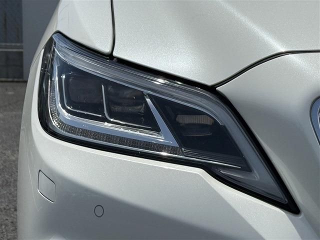 CROWN sedan hybrid