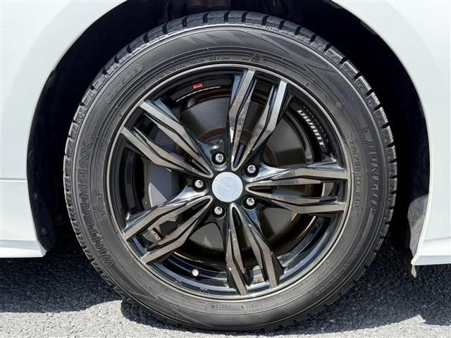 CROWN sedan hybrid