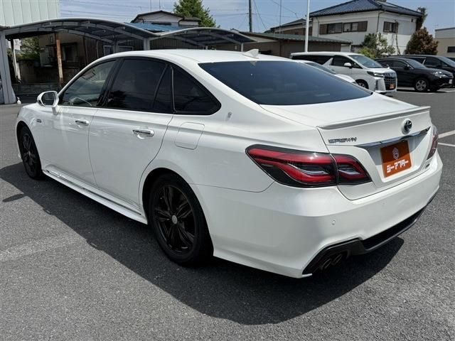 CROWN sedan hybrid