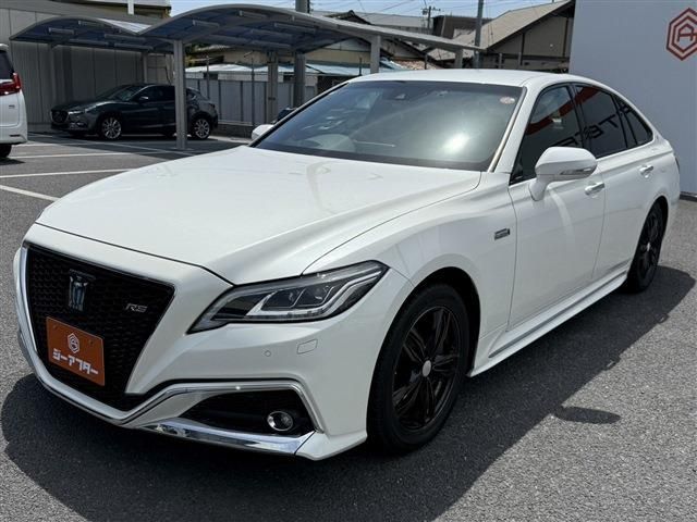 CROWN sedan hybrid