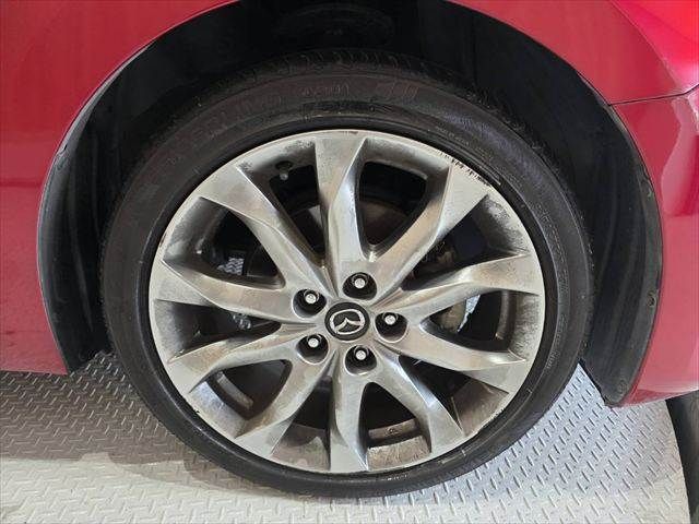 AXELA sedan