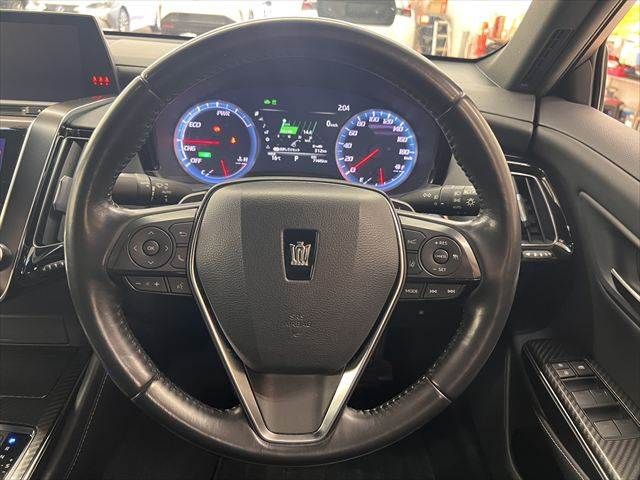 CROWN sedan hybrid