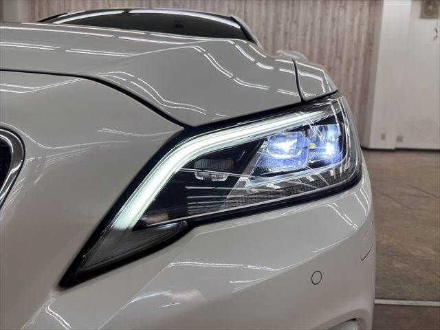 CROWN sedan hybrid
