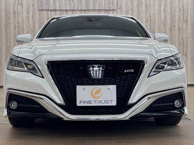CROWN sedan hybrid