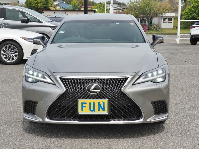 LEXUS LS500h 4WD