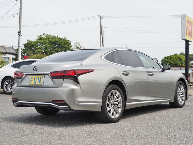LEXUS LS500h 4WD