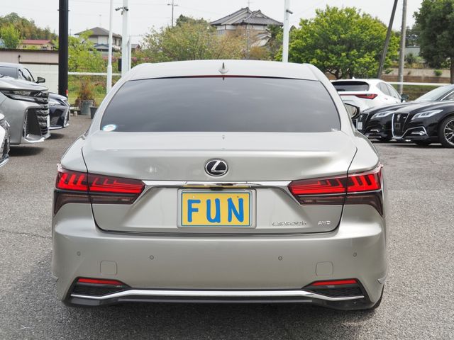 LEXUS LS500h 4WD