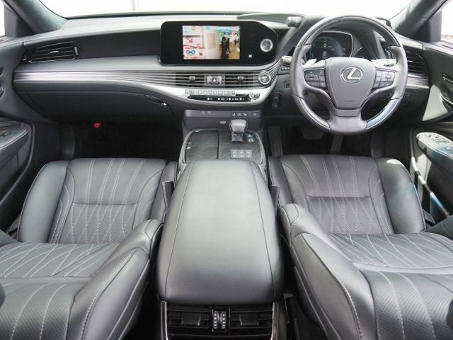 LEXUS LS500h 4WD