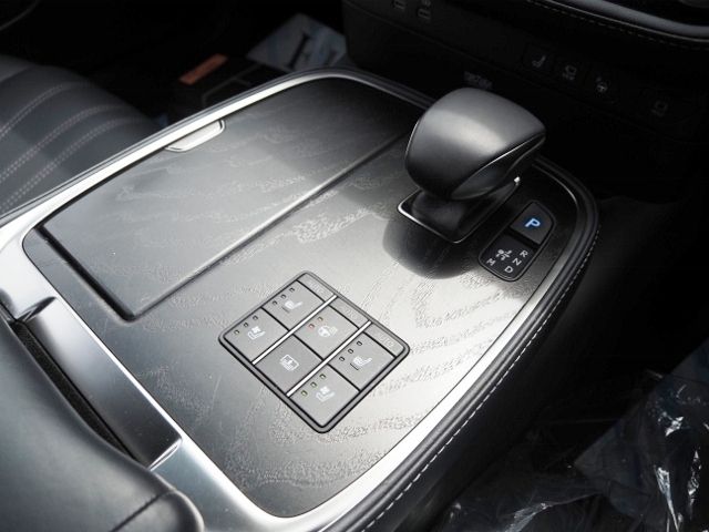 LEXUS LS500h 4WD