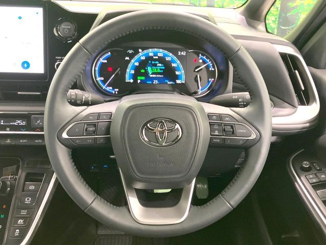 VOXY HYBRID