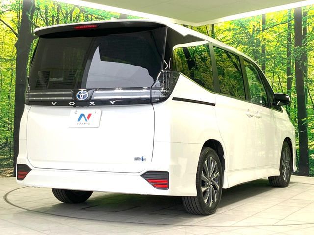 VOXY HYBRID