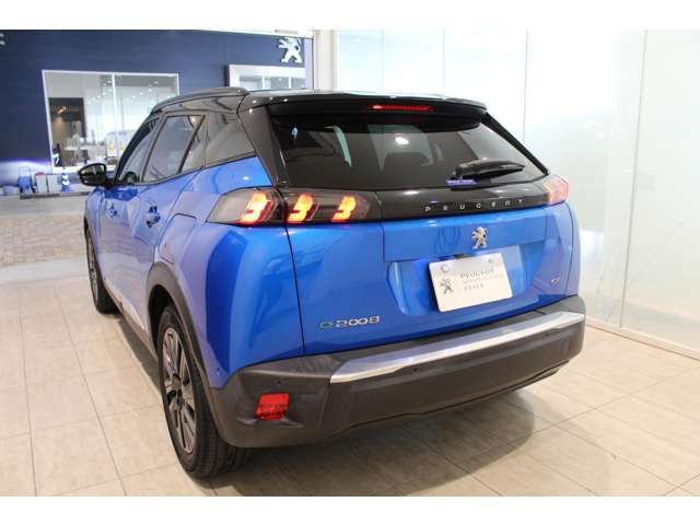 PEUGEOT e-2008