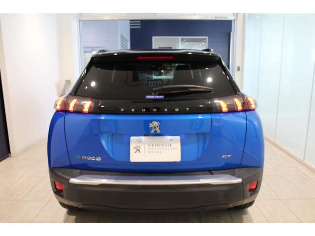 PEUGEOT e-2008