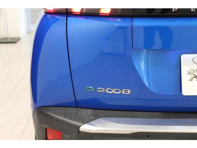 PEUGEOT e-2008