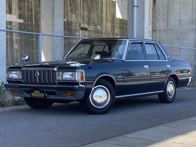 CROWN sedan