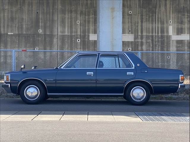 CROWN sedan