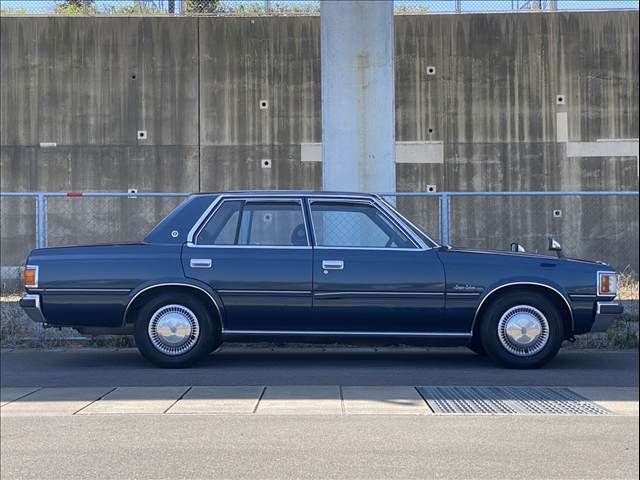 CROWN sedan