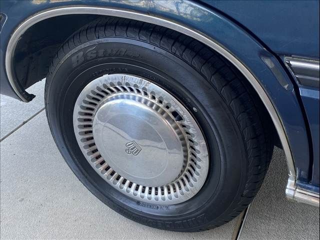 CROWN sedan