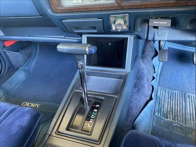 CROWN sedan