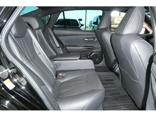 CROWN sedan hybrid 4WD