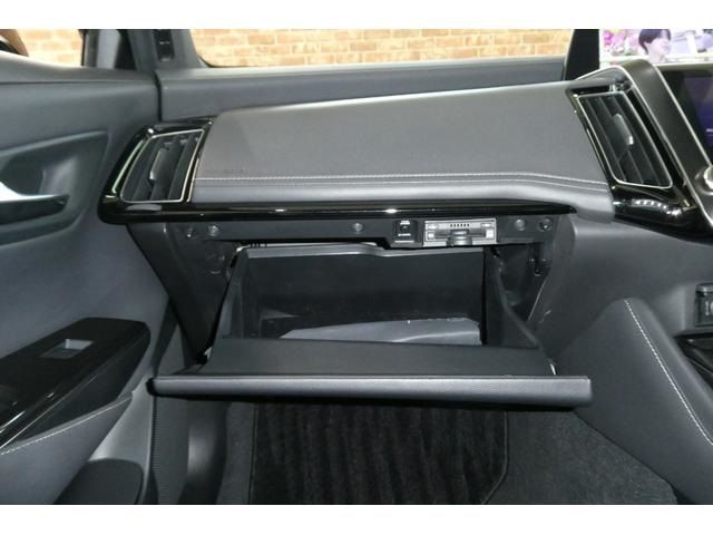 CROWN sedan hybrid 4WD